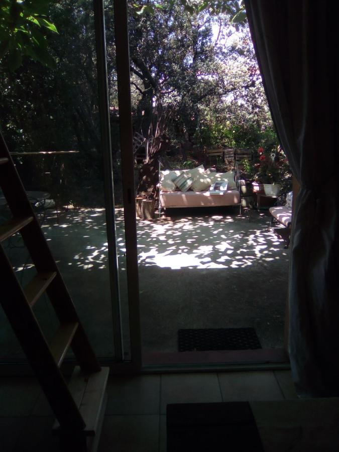 Sous Les Pins Apartment *